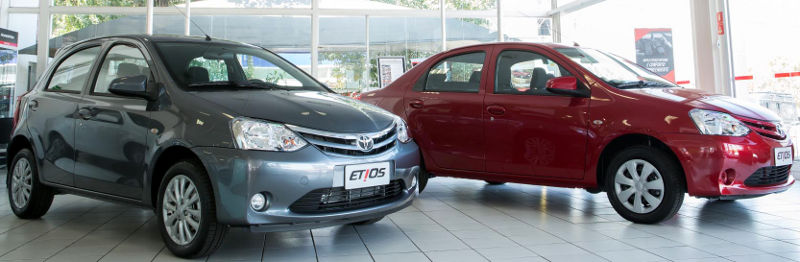 Toyota-Etios-Seda-Hatch-X-XS-XLS-2014-Brasil-flex