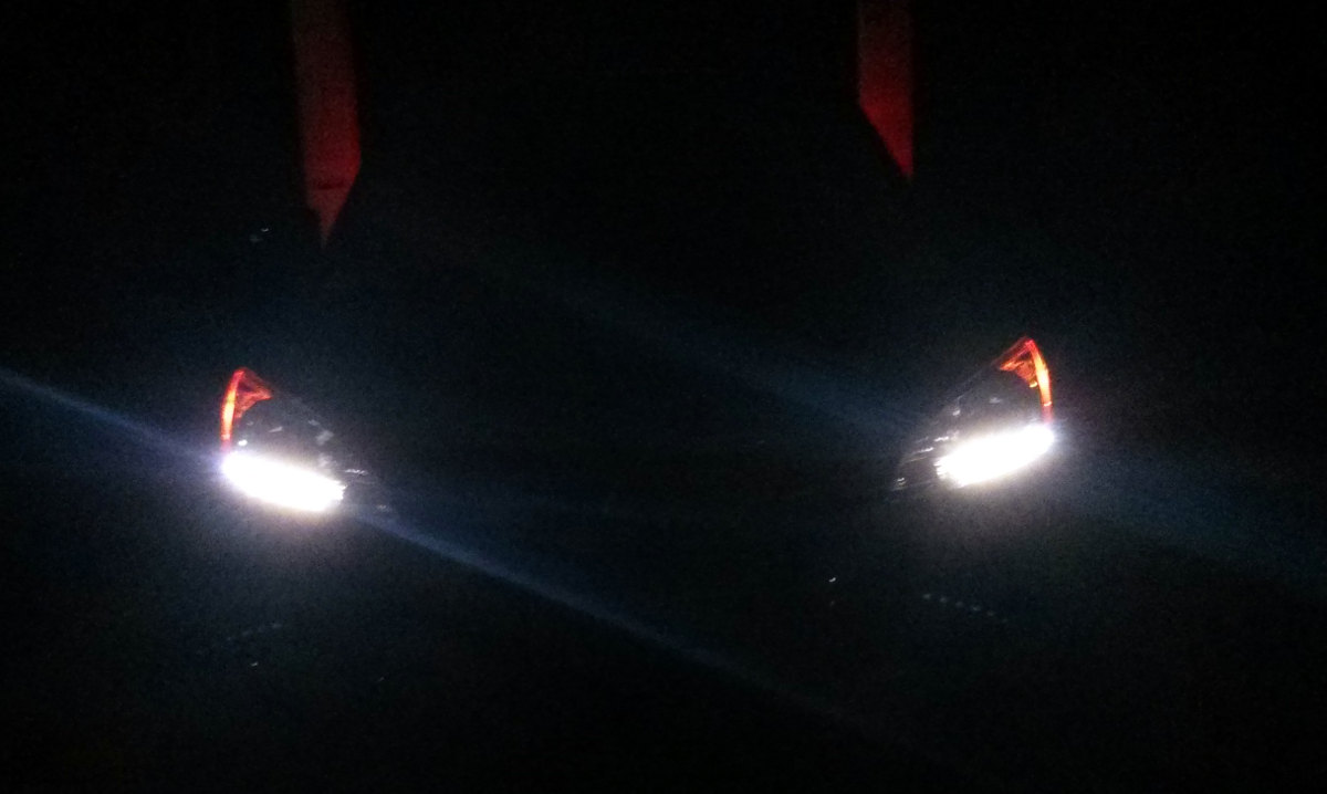 Nissan-Sentra-SL-2014-CVT-farol-LED