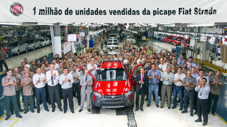 Fiat-Strada-Adventure-Cabine-Dupla-Brasil-2015-picape-recorde