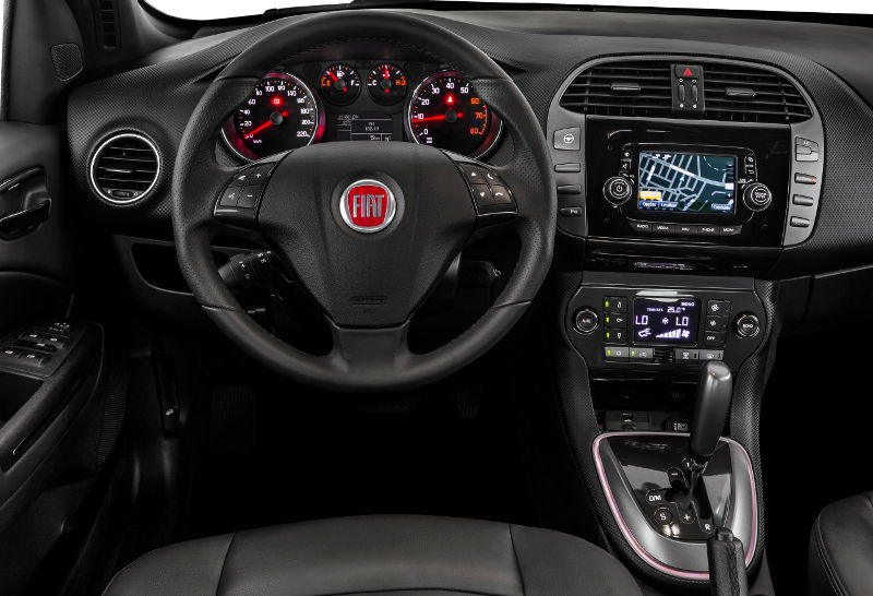 Fiat-Bravo-Blackmotion-interior-painel-2016