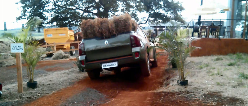 Renault-Duster-Oroch-off-road