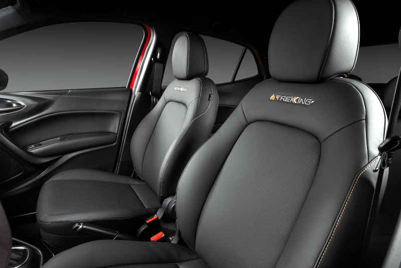 Foto do banco revestido em couro do Fiat Argo Trekking CVT 2026