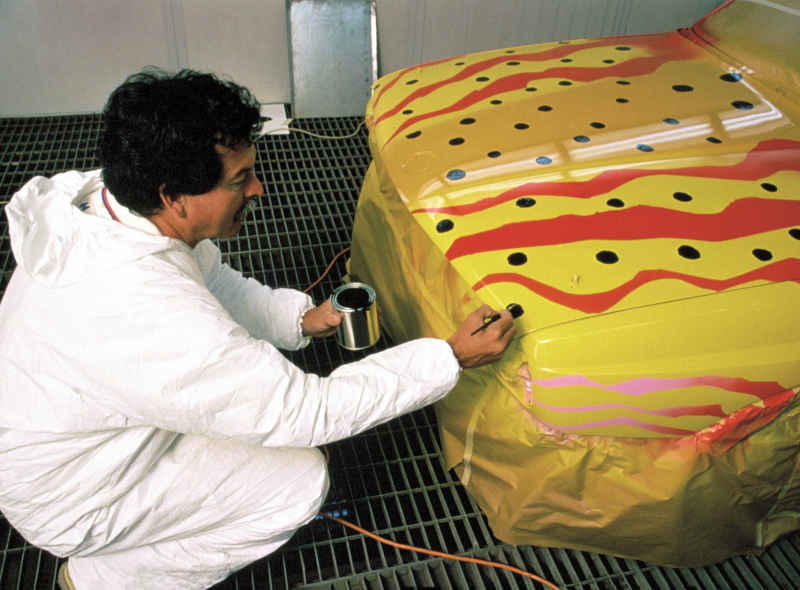 Enes Kucevic/BMW/Divulgação Foto de Ken Done pintando o BMW M3