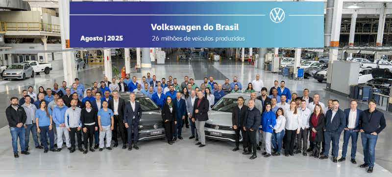 Volkswagen/Divulgação Foto da celebração da produção de 26 milhões de veículos da Volkswagen no Brasil