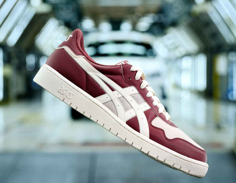 Asics/Toyota/Divulgação Foto do tênis Asics Japan S Airbag na fábrica da Toyota