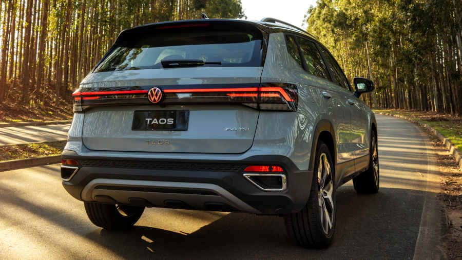 Volkswagen/Divulgação Foto das novas lanternas traseiras do Volkswagen Taos 2026