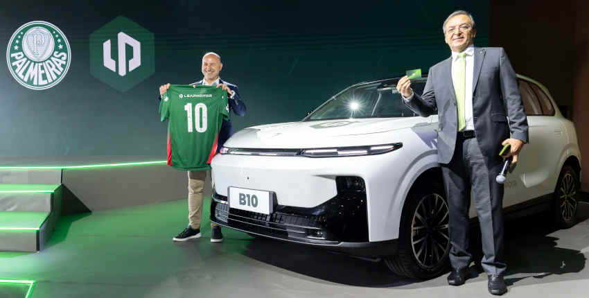 Leapmotor/Divulgação Foto do anúncio do patrocínio da Leapmotor ao time de futebol Palmeiras