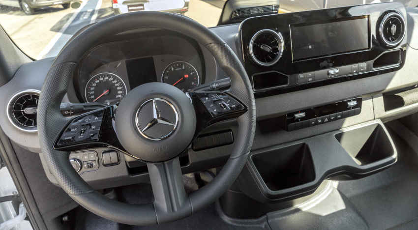 Mercedes-Benz/Divulgação Foto do painel da van Mercedes-Benz Sprinter automática