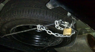 estepe-pneu-corrente-cadeado-externo-carro