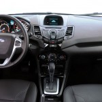 Ford-New-Fiesta-Sedan-2014-SE-Titanium-Brasil-interior-painel-Powershift
