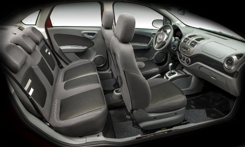 Fiat-Linea-Essence-Dualogic-2015-Brasil-interior
