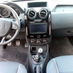 Renault-Duster-Oroch-2.0-2016-painel-multimidia-GPS-cambio-manual-6-marchas