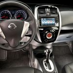 Nissan-Versa-automatico-CVT-2017-cambio-painel
