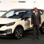 Foto do CEO da Renault com os novos Kwid, Captur e Koleos