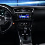 Painel do Nissan Sentra SL 2019 com câmbio CVT e central multimídia Multi-App