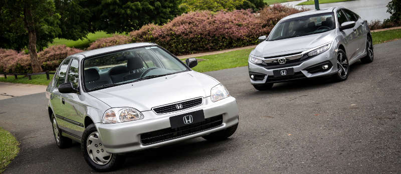 Honda Civic da 6ª geração, de 1997, e o Honda Civic da 10ª - modelo Touring 2019