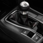 Interior do Honda Civic Si 2020 com câmbio manual