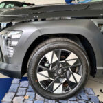 Foto do para-lamas dianteiro do Hyundai Kona Signature híbrido