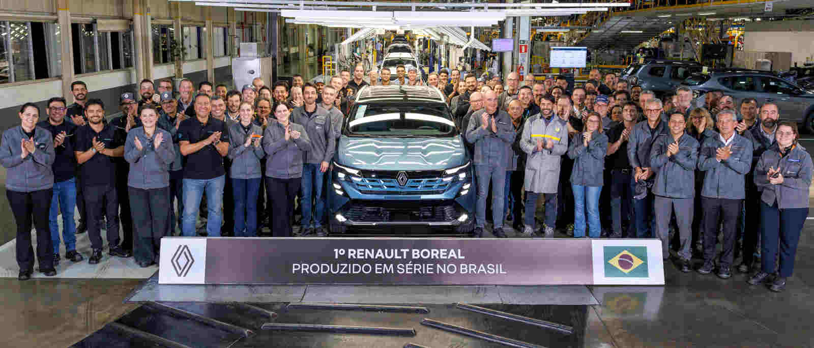 Foto de capa do primeiro Renault Boreal fabricado no Brasil