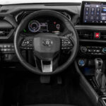 Foto do painel do Yaris Cross XRX 1.5 híbrido flex