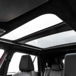 Foto do teto solar panorâmico do Yaris Cross XRX