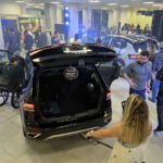 Foto do lançamento do Volkswagen Taos 2026 na concessionária Carbel
