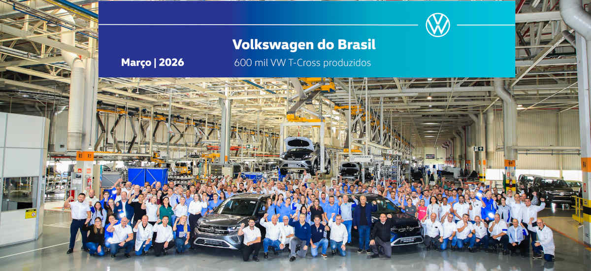 Foto de celebração da unidade 600 mil produzida do SUV T-Cross, da Volkswagen