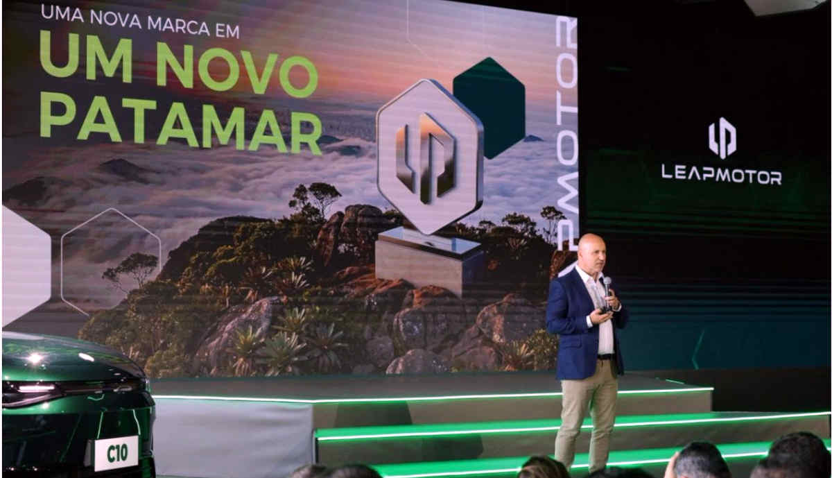 Foto do anúncio que os Leapmotor B10 e C10 serão fabricados no Brasil