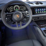 Foto do painel do Porsche Cayenne E-Hybrid Coupé