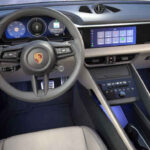 Foto do painel do Porsche Macan 4S elétrico