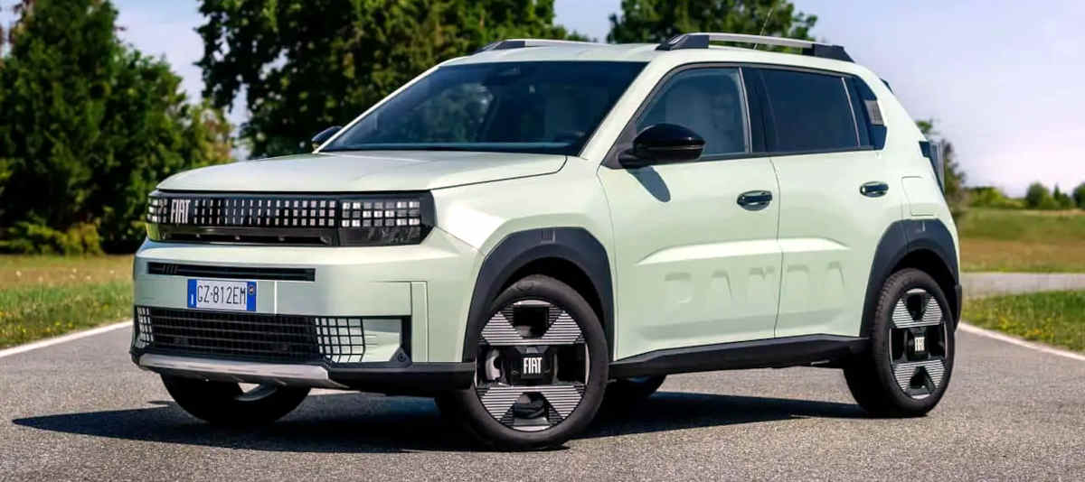 Foto do Fiat Grande Panda europeu, que é a inspiração para o novo Argo X no Brasil