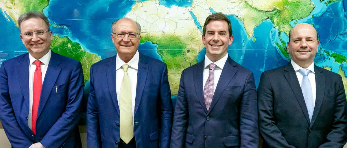 Vice-presidente do Brasil, Geraldo Alckmin, com os representantes da General Motors