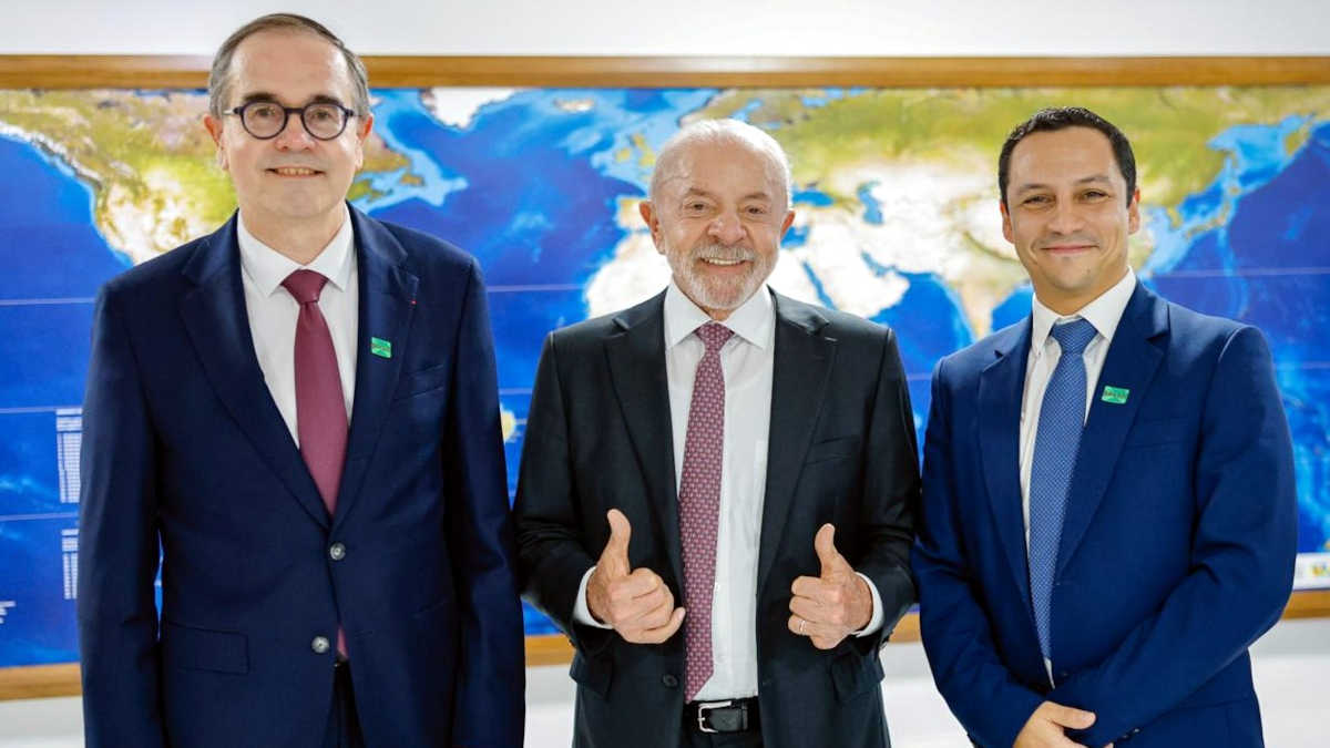 Foto com François Provost, presidente Lula e Ariel Montenegro